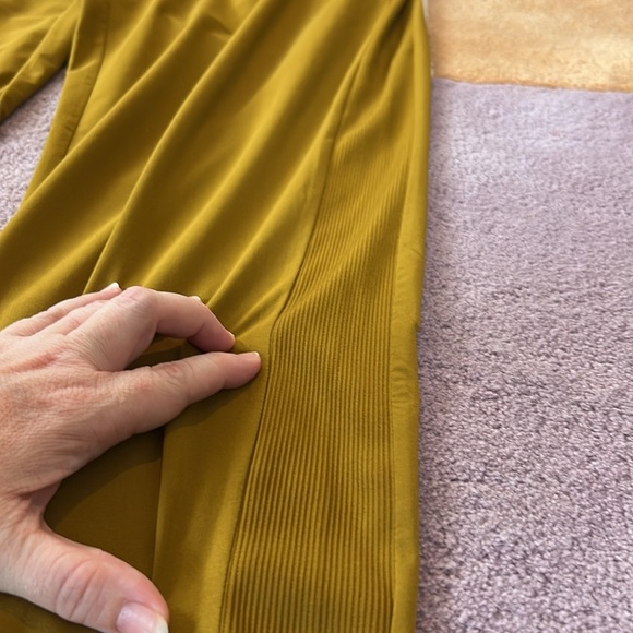 Athleta Brooklyn Ankle Pant Mustard Gold Stretchy Jogger Pant Sz 8 - Picture 14 of 17